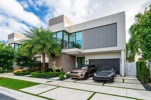 $4,275,000 | 10540 Northwest 67th Terrace, Doral, FL 33178