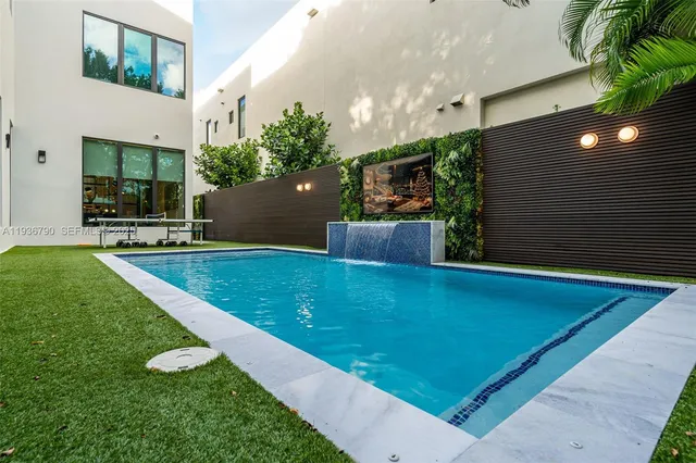 $4,275,000 | 10540 Northwest 67th Terrace, Doral, FL 33178