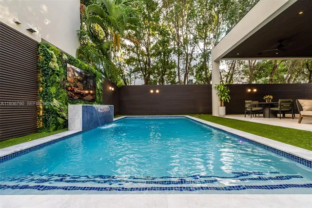 $4,275,000 | 10540 Northwest 67th Terrace, Doral, FL 33178