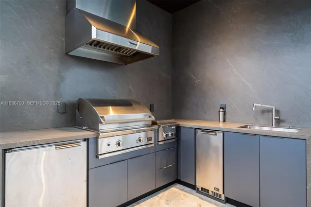 $4,275,000 | 10540 Northwest 67th Terrace, Doral, FL 33178