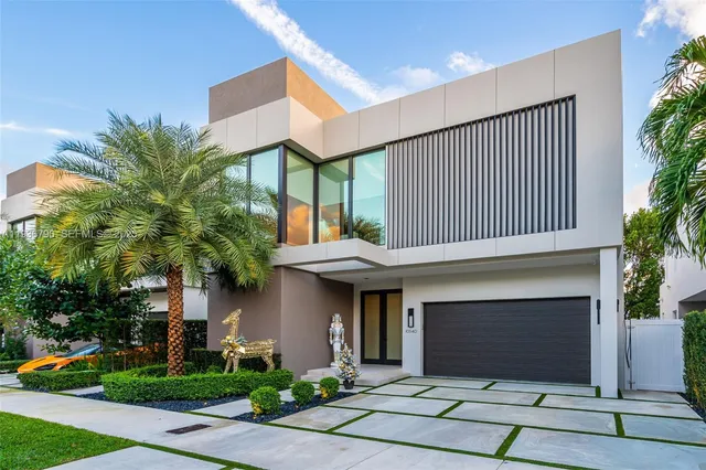 $4,275,000 | 10540 Northwest 67th Terrace, Doral, FL 33178