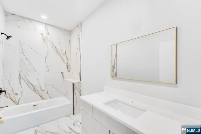 a view of empty room with window