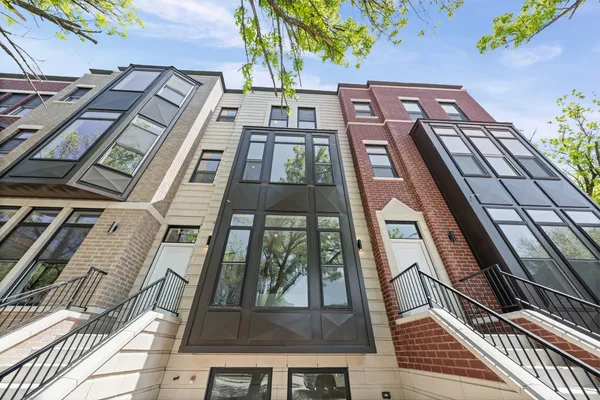 $899,000 | 3249 South Calumet Avenue, Chicago, IL 60616