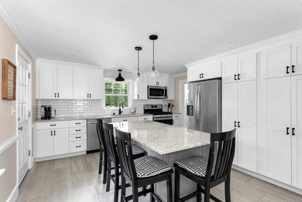 314 Pleasant Street Franklin, MA 02038 - Photo 12 of 40