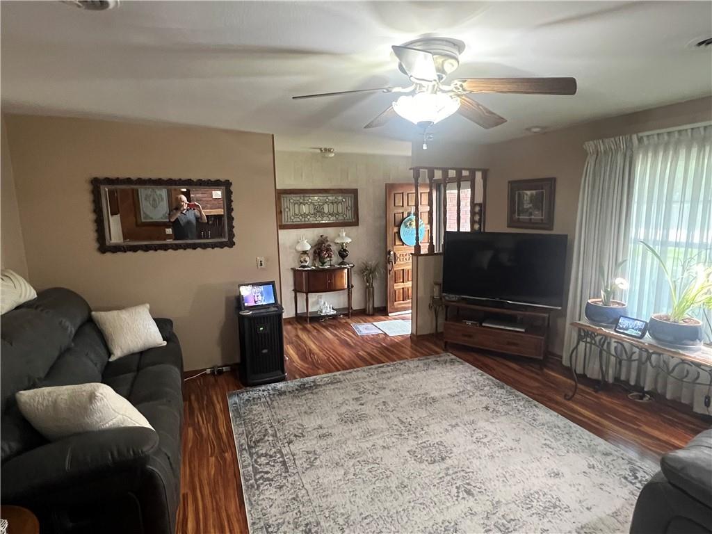 219 McAtee Road Iola, KS 66749 - Photo 5 of 19