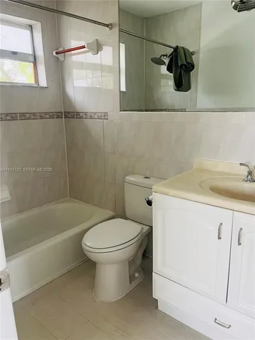 $1,700 | 7725 Carlyle Avenue, Unit 7, Miami Beach, FL 33141