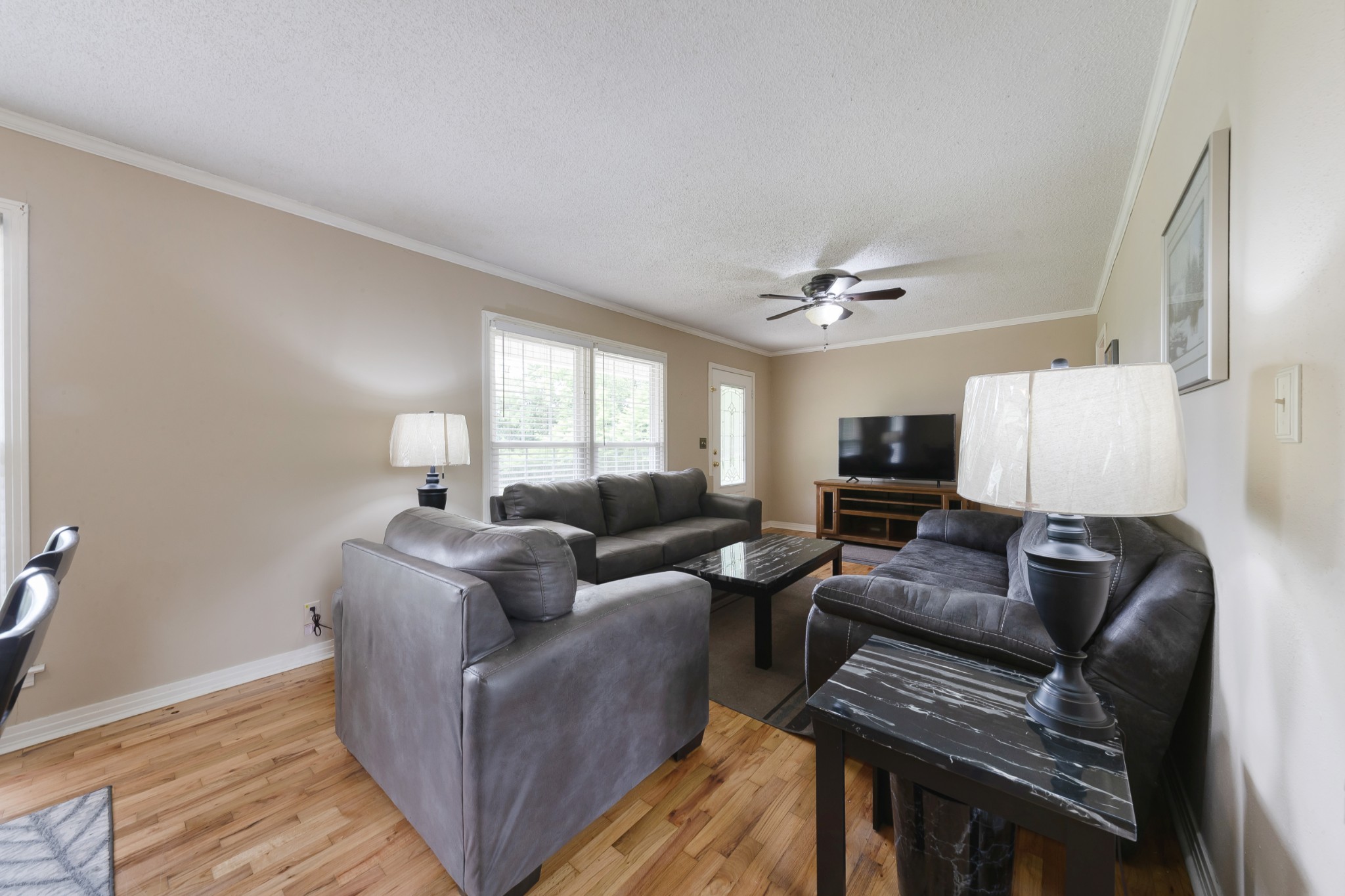1265 Iron Bridge Road Columbia, TN 38401 - Photo 10 of 34 a living room with furniture and a lamp