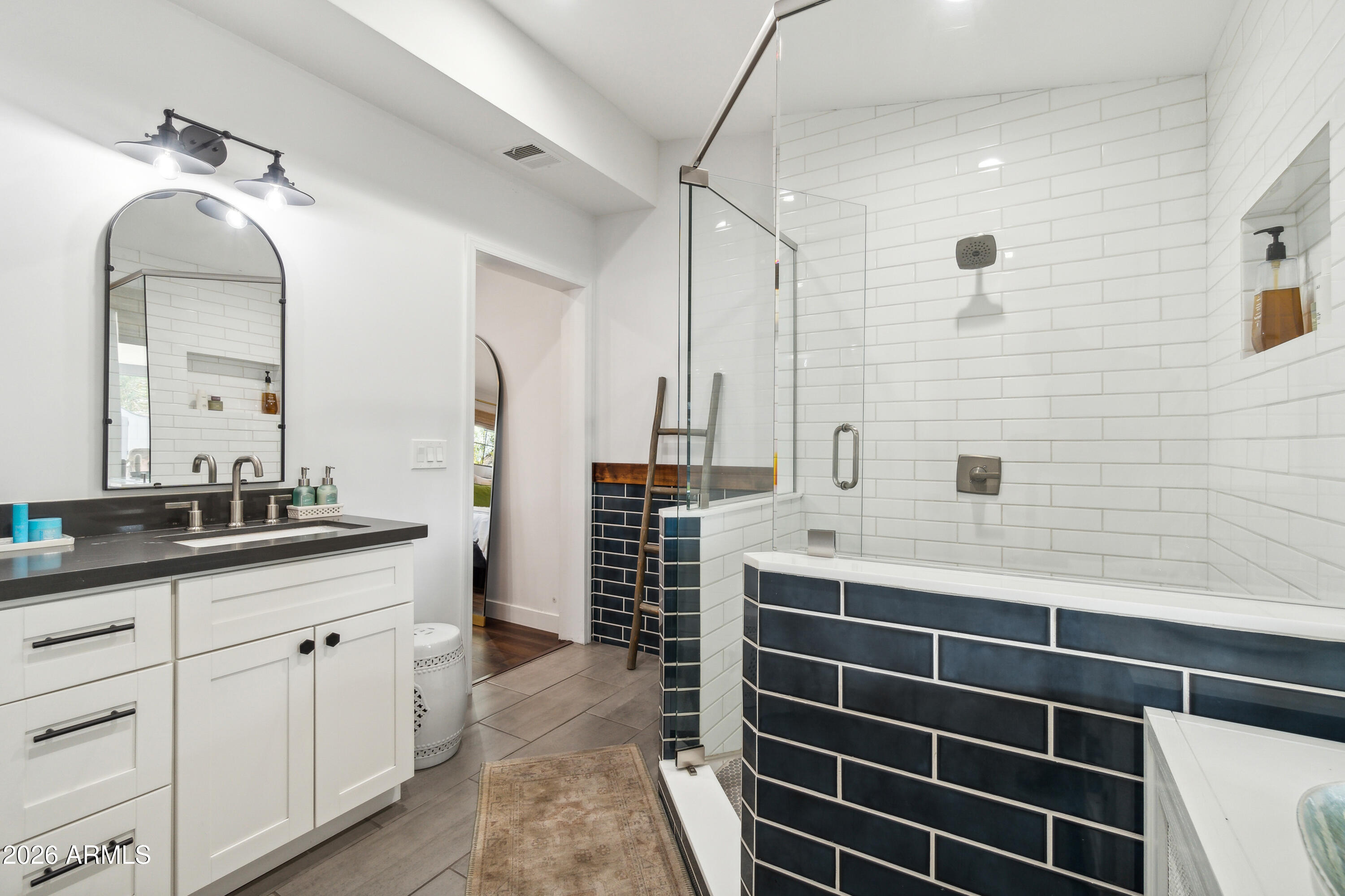 6750 North 13th Street Phoenix, AZ 85014 - Photo 14 of 27 Master bathroom