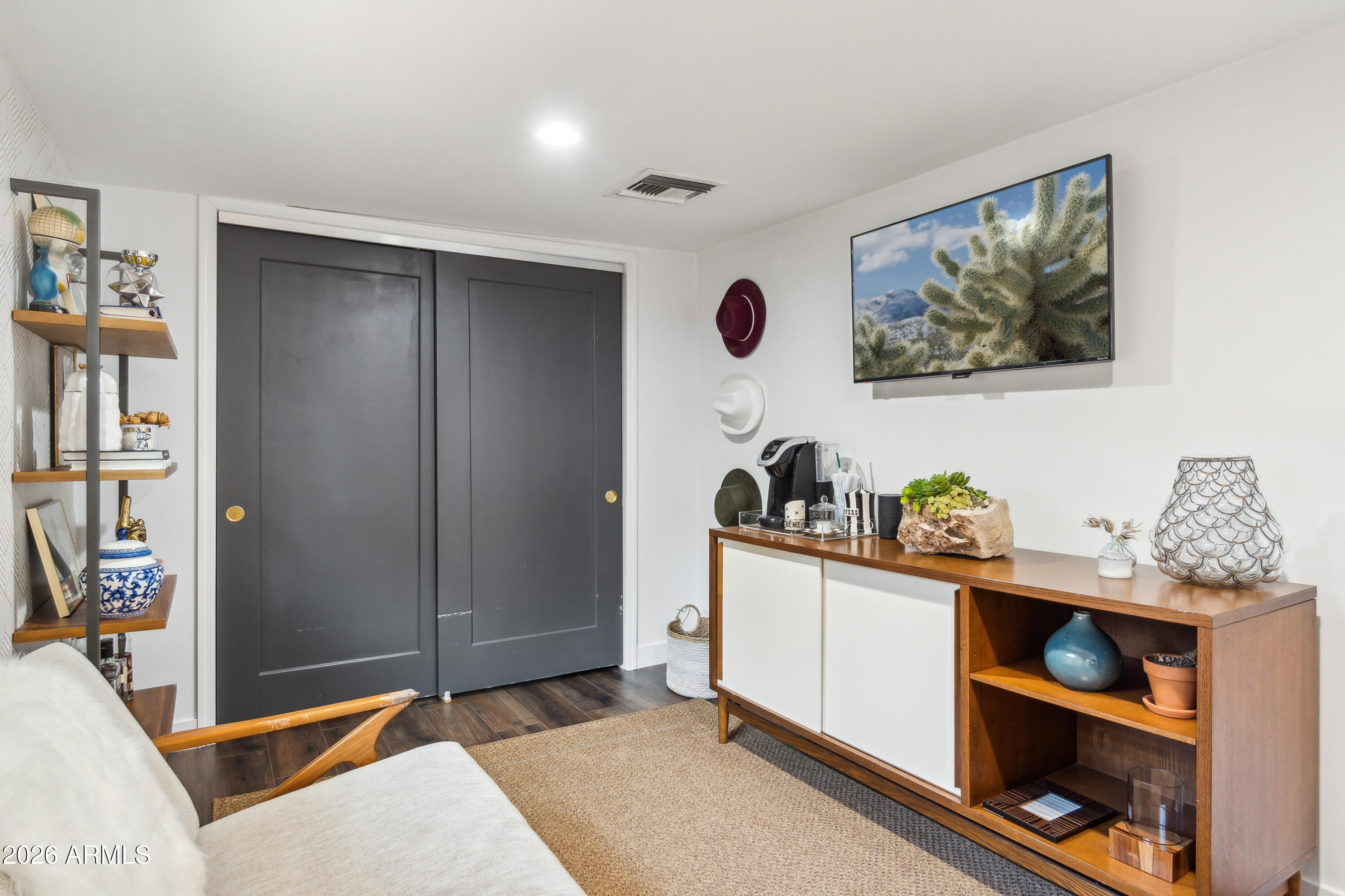 6750 North 13th Street Phoenix, AZ 85014 - Photo 21 of 27 Guest Bedroom/office