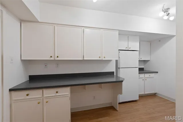 $169,000 | 900 South Hanley Road, Unit 11B, Clayton, MO 63105