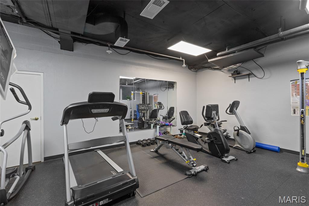 900 South Hanley Road, Unit 11B Clayton, MO 63105 - Photo 26 of 31