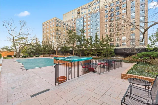 $169,000 | 900 South Hanley Road, Unit 11B, Clayton, MO 63105