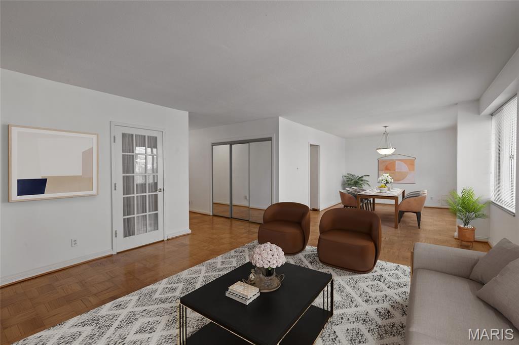 900 South Hanley Road, Unit 11B Clayton, MO 63105 - Photo 3 of 31