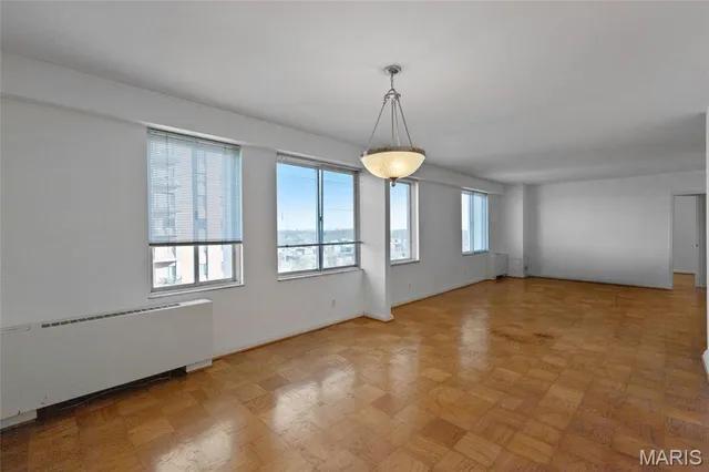 $169,000 | 900 South Hanley Road, Unit 11B, Clayton, MO 63105