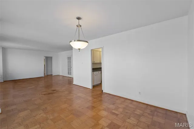 $169,000 | 900 South Hanley Road, Unit 11B, Clayton, MO 63105