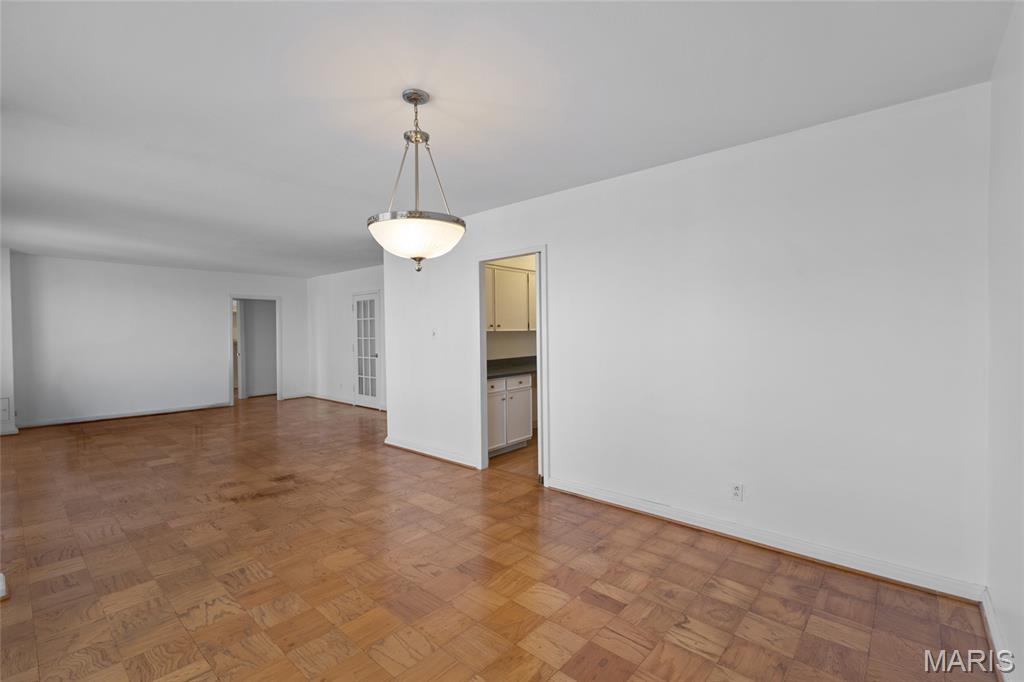 900 South Hanley Road, Unit 11B Clayton, MO 63105 - Photo 6 of 31