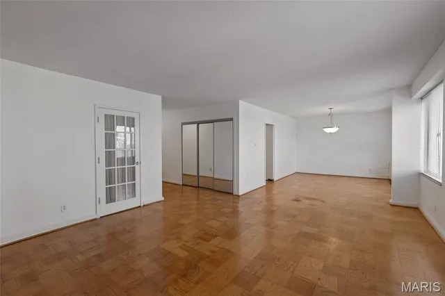 $169,000 | 900 South Hanley Road, Unit 11B, Clayton, MO 63105