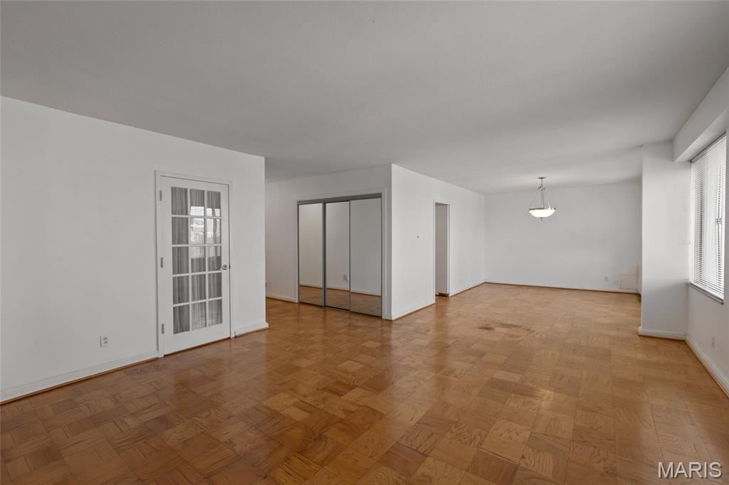 900 South Hanley Road, Unit 11B Clayton, MO 63105 - Photo 7 of 31