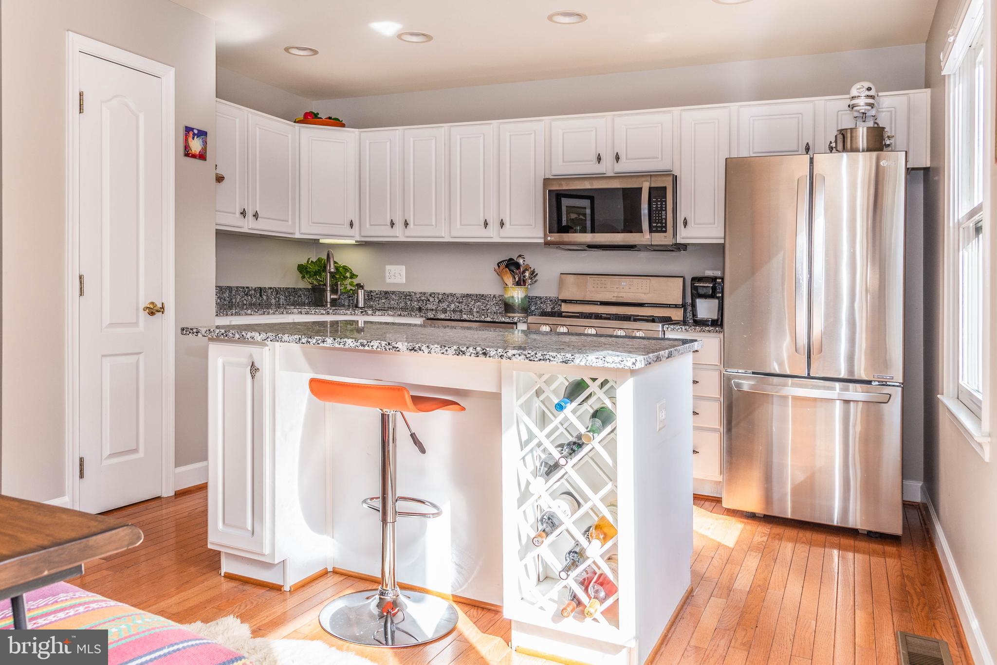 109 Maximillian Court Southwest Leesburg, VA 20175 - Photo 5 of 27 Updated kitchen