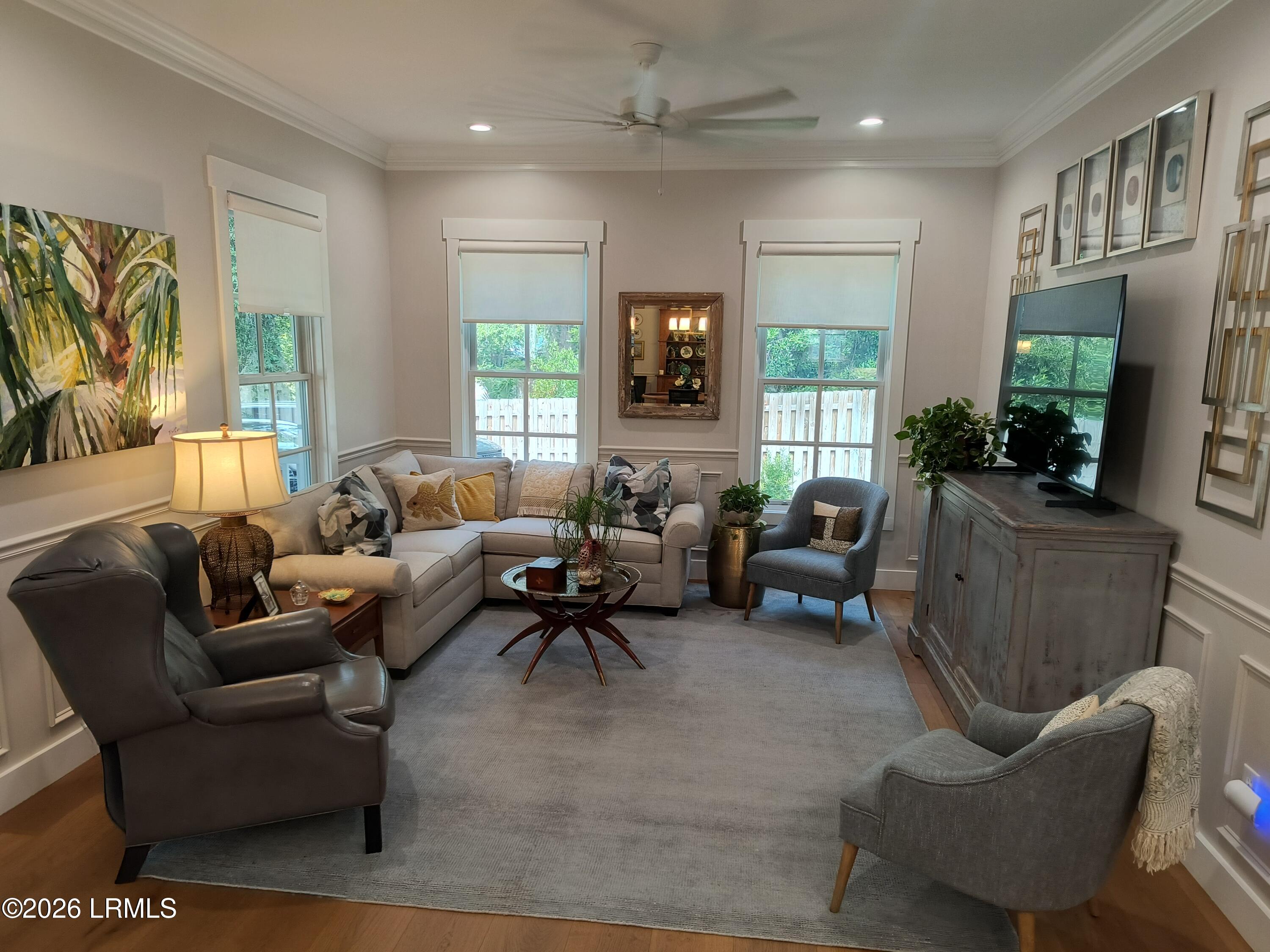 1111 Washington Street Beaufort, SC 29902 - Photo 4 of 31 livingroom