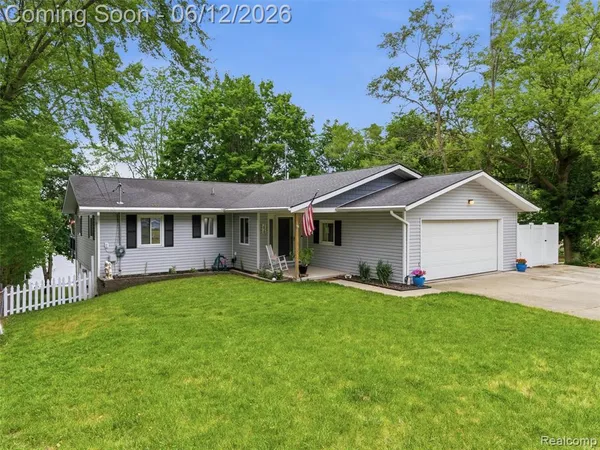 $500,000 | 258 Lakeside Drive, Howell, MI 48843