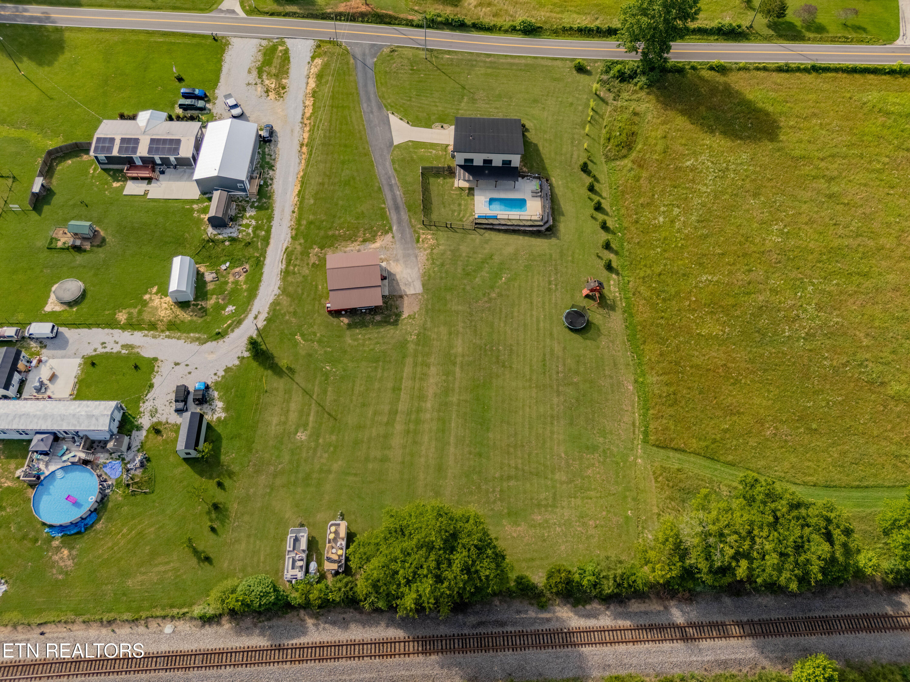 1352 Dutch Valley Road Clinton, TN 37716 - Photo 43 of 50 DJI_20260606173305_0771_D-HDR