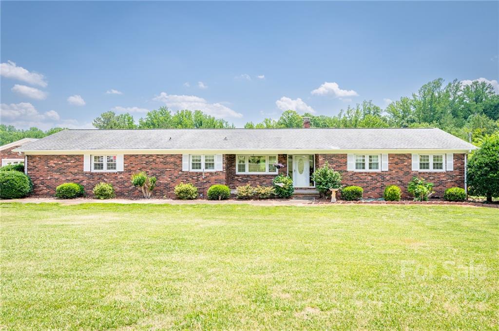 317 Gilbert Road Statesville, NC 28677 - Photo 5 of 48 Gallery Image 5