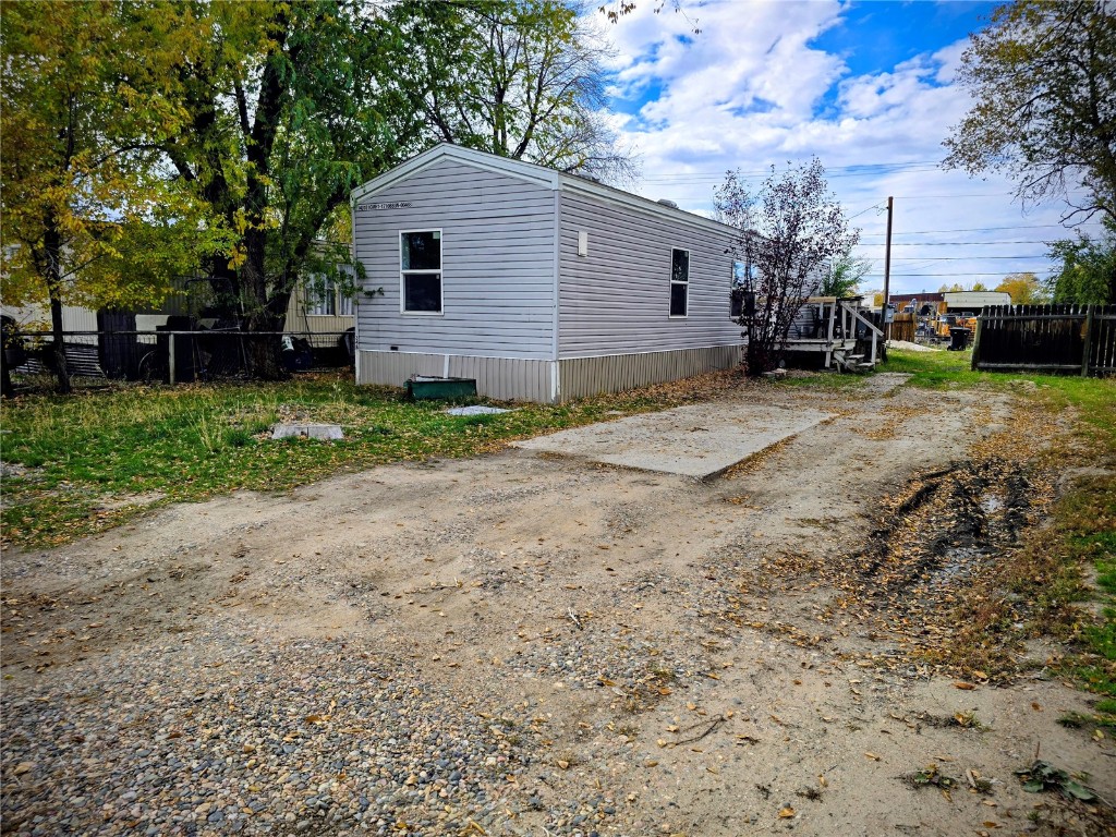 a view of a house with backyard and trees