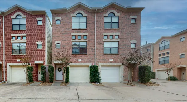 $1,850 | 8715 Meadowcroft Drive, Unit 902, Houston, TX 77063
