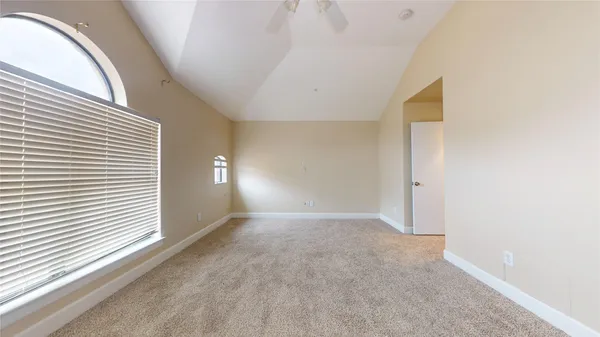 $1,850 | 8715 Meadowcroft Drive, Unit 902, Houston, TX 77063