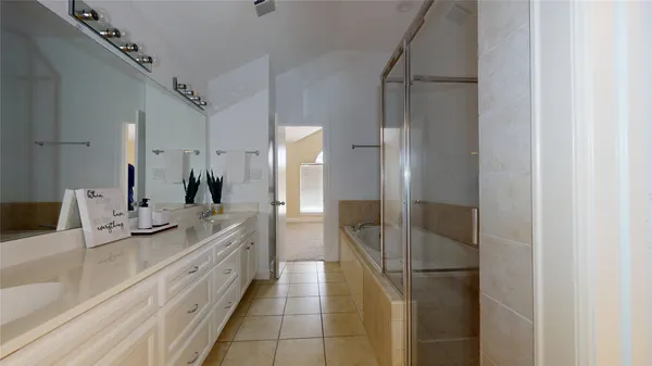 $1,850 | 8715 Meadowcroft Drive, Unit 902, Houston, TX 77063