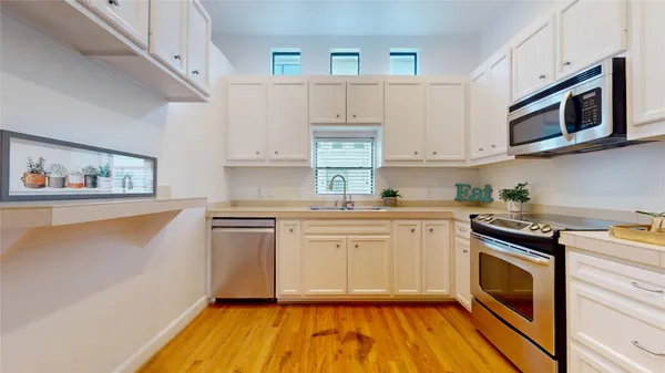 $1,850 | 8715 Meadowcroft Drive, Unit 902, Houston, TX 77063