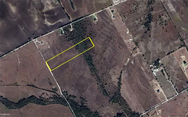 a view of a dry yard