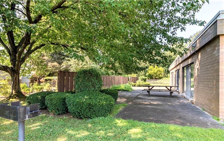 22555 Center Ridge Road, Unit 203 Rocky River, OH 44116 - Photo 24 of 25 Exterior Common Area