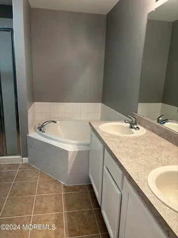 $3,600 | 48 Oxford Court, Manalapan, NJ 07726