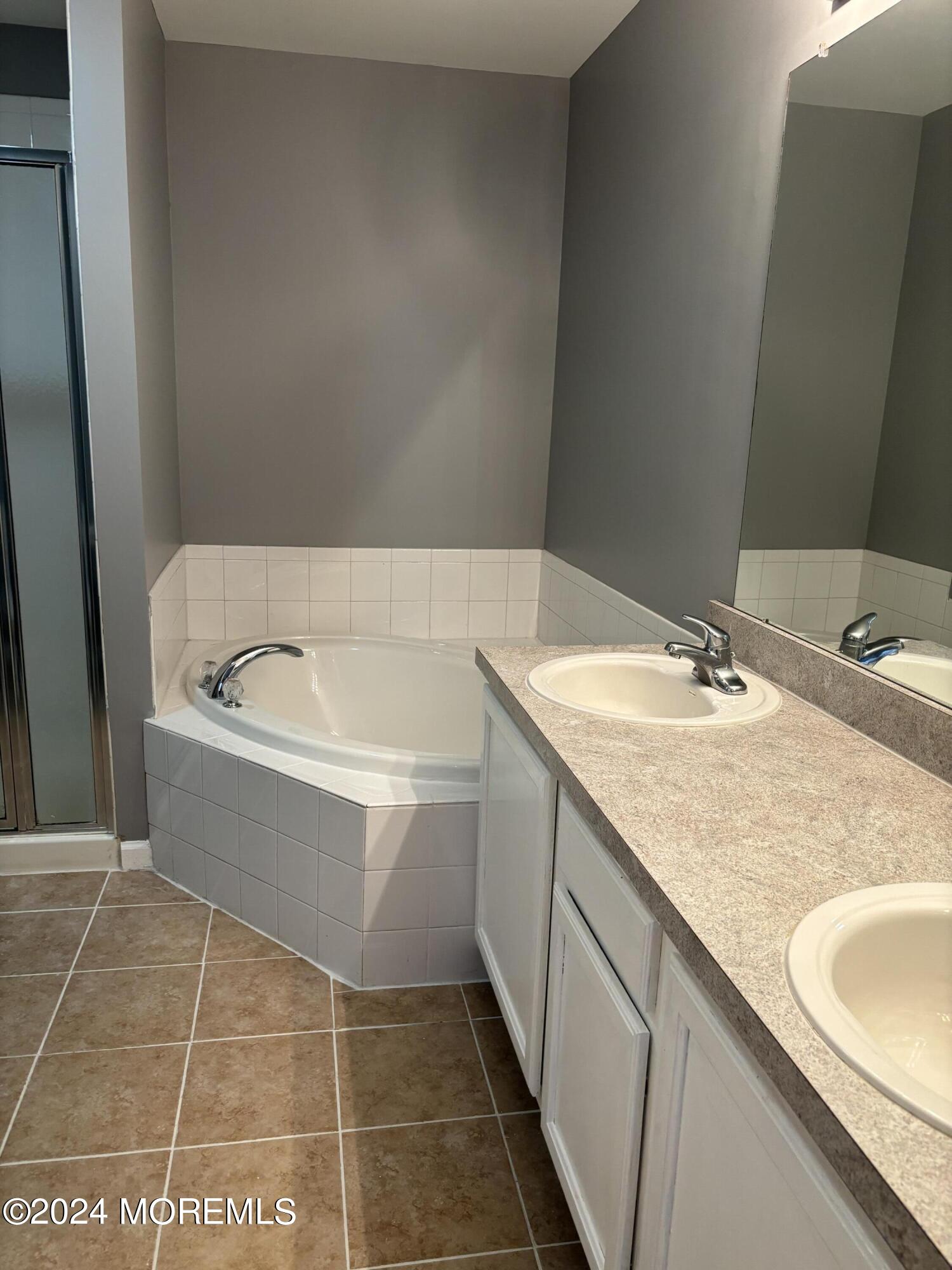 48 Oxford Court Manalapan, NJ 07726 - Photo 14 of 25 IMG_4917