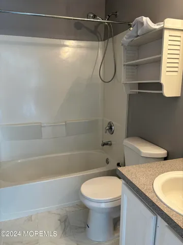 $3,600 | 48 Oxford Court, Manalapan, NJ 07726