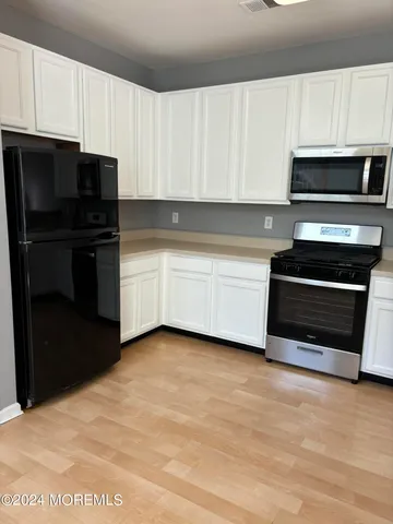 $3,600 | 48 Oxford Court, Manalapan, NJ 07726