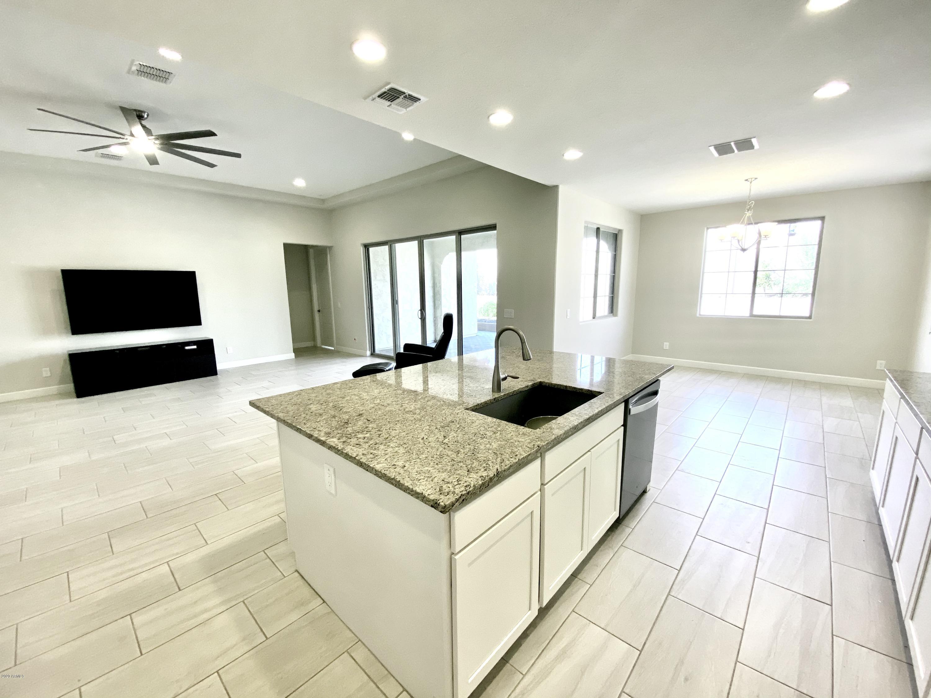 18282 West Raven Road Goodyear, AZ 85338 - Photo 3 of 37 02_KITCHEN_b