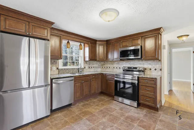 $414,999 | 11 Valerie Drive, Vernon, CT 06066