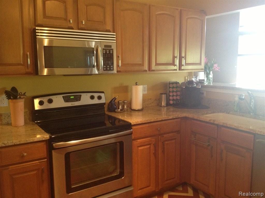 49060 Hawksburry Road Canton, MI 48188 - Photo 2 of 21 Kitchen