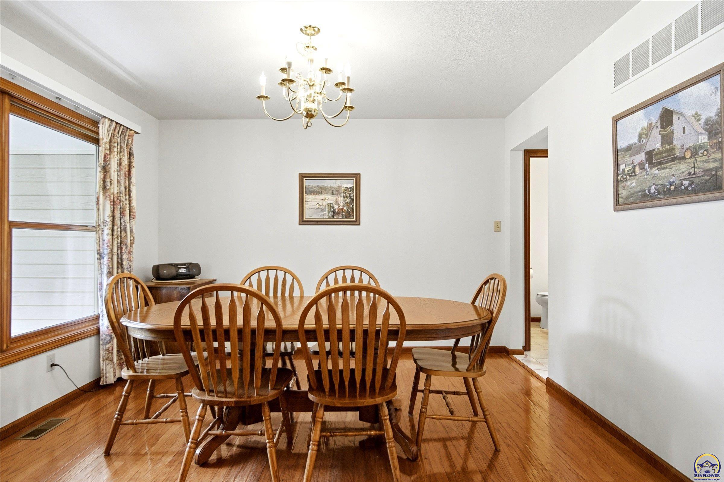 810 Southwest Mifflin Road Topeka, KS 66606 - Photo 7 of 30