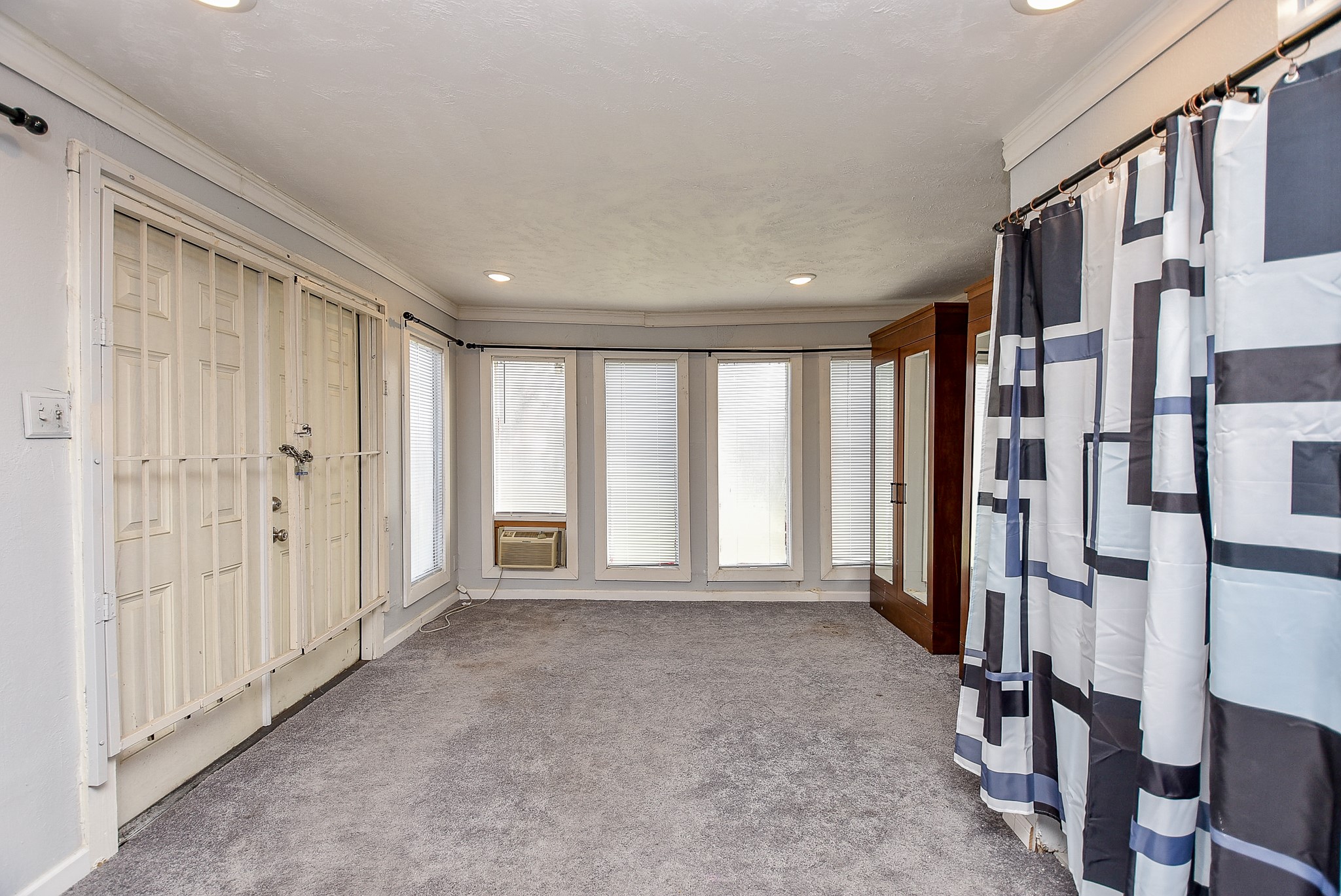 4916 Old Spanish Trail Houston, TX 77021 - Photo 11 of 32 a view of livingroom with hardwood floor and windows