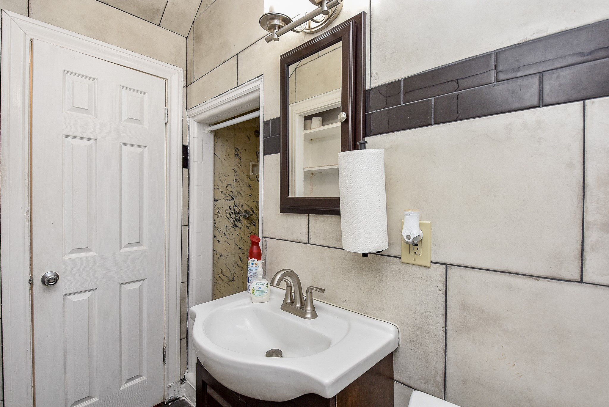4916 Old Spanish Trail Houston, TX 77021 - Photo 26 of 32 a bathroom with a sink a mirror and shower