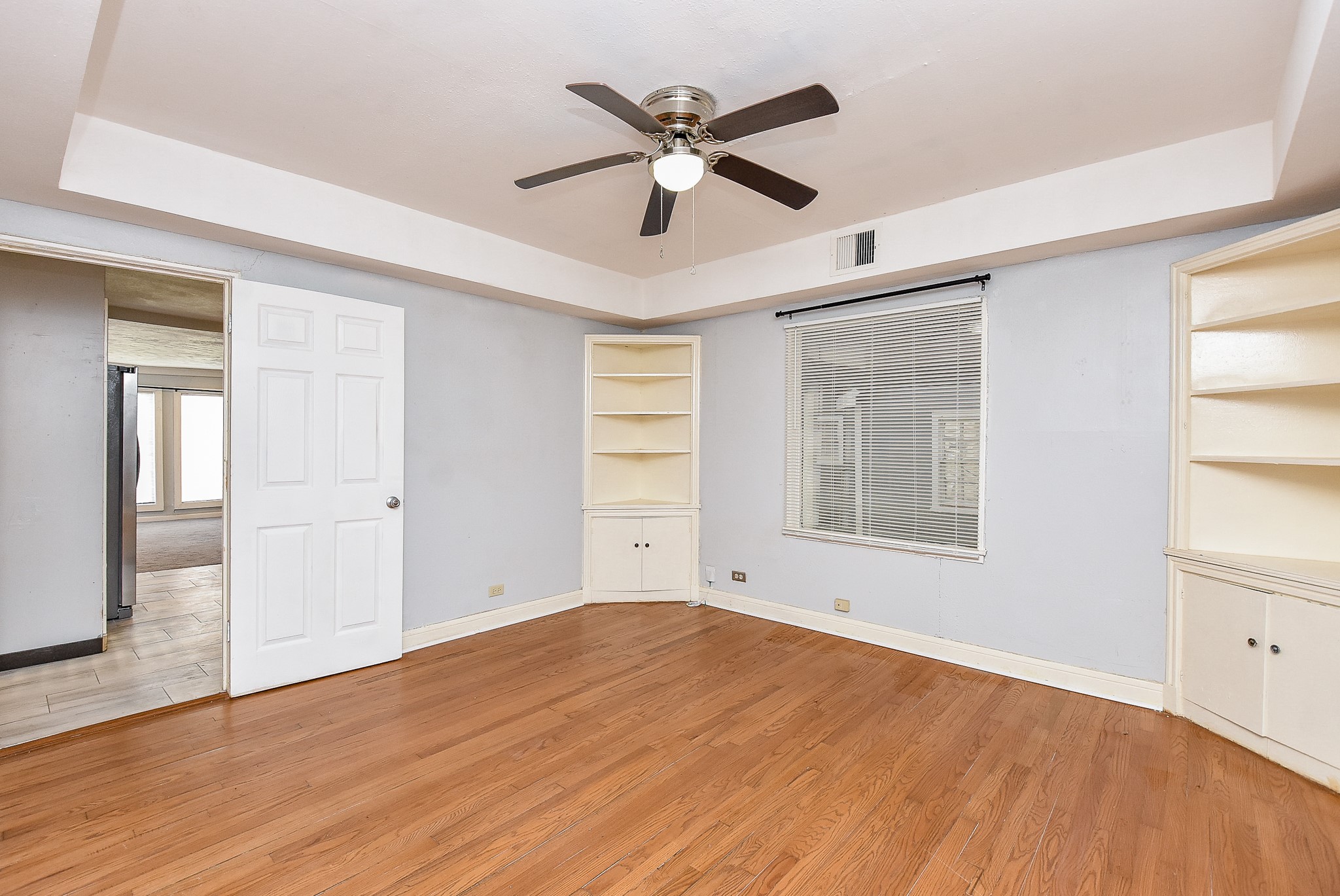 4916 Old Spanish Trail Houston, TX 77021 - Photo 6 of 32 a view of empty room with wooden floor and fan
