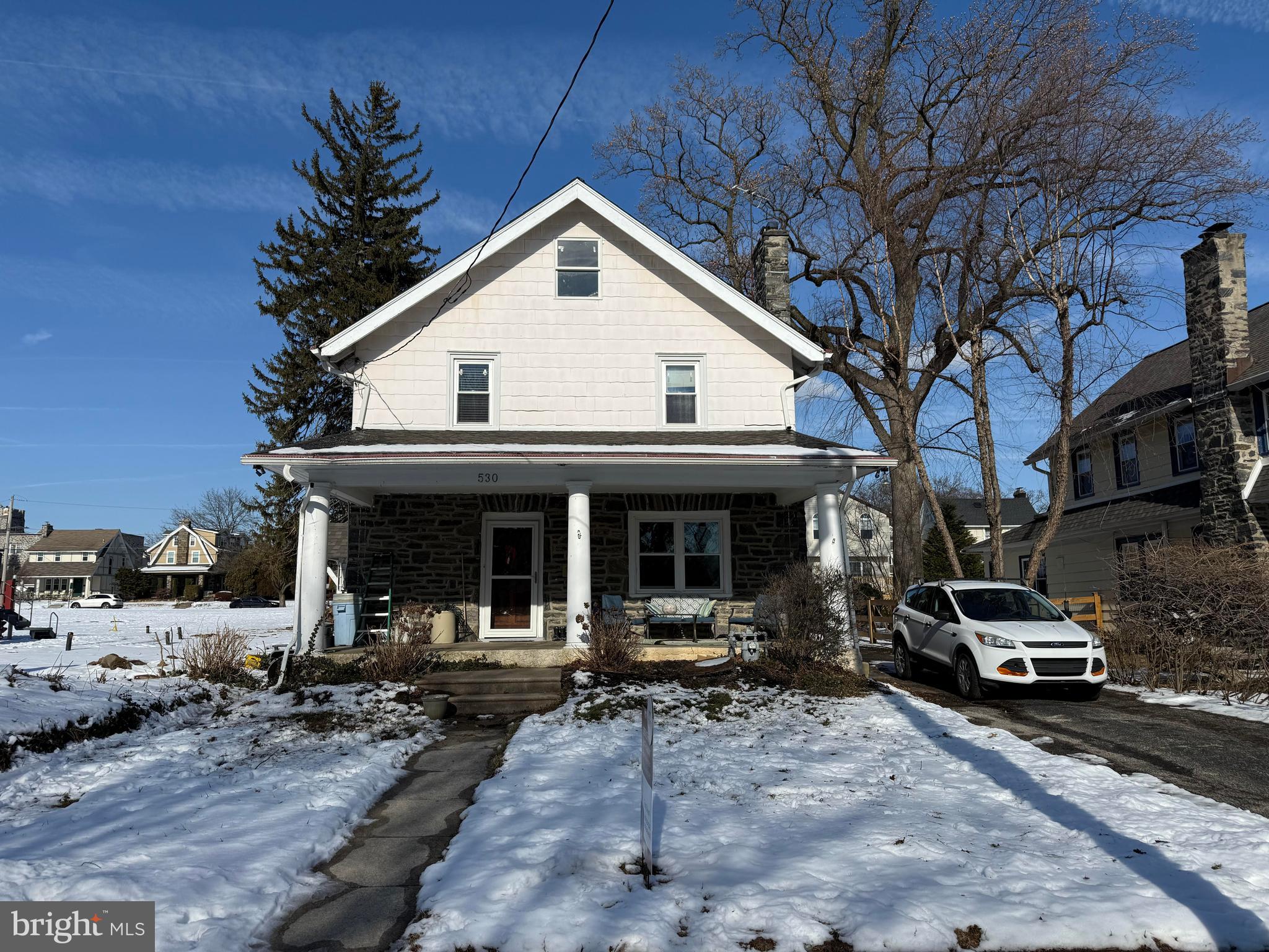 a view of a car park in front of house
