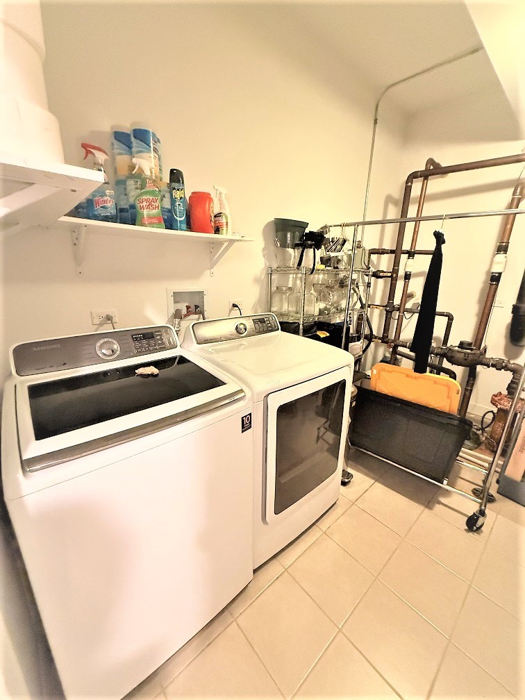 2835 West Division Street, Unit 1W Chicago, IL 60622 - Photo 34 of 39 a utility room with dryer and washer