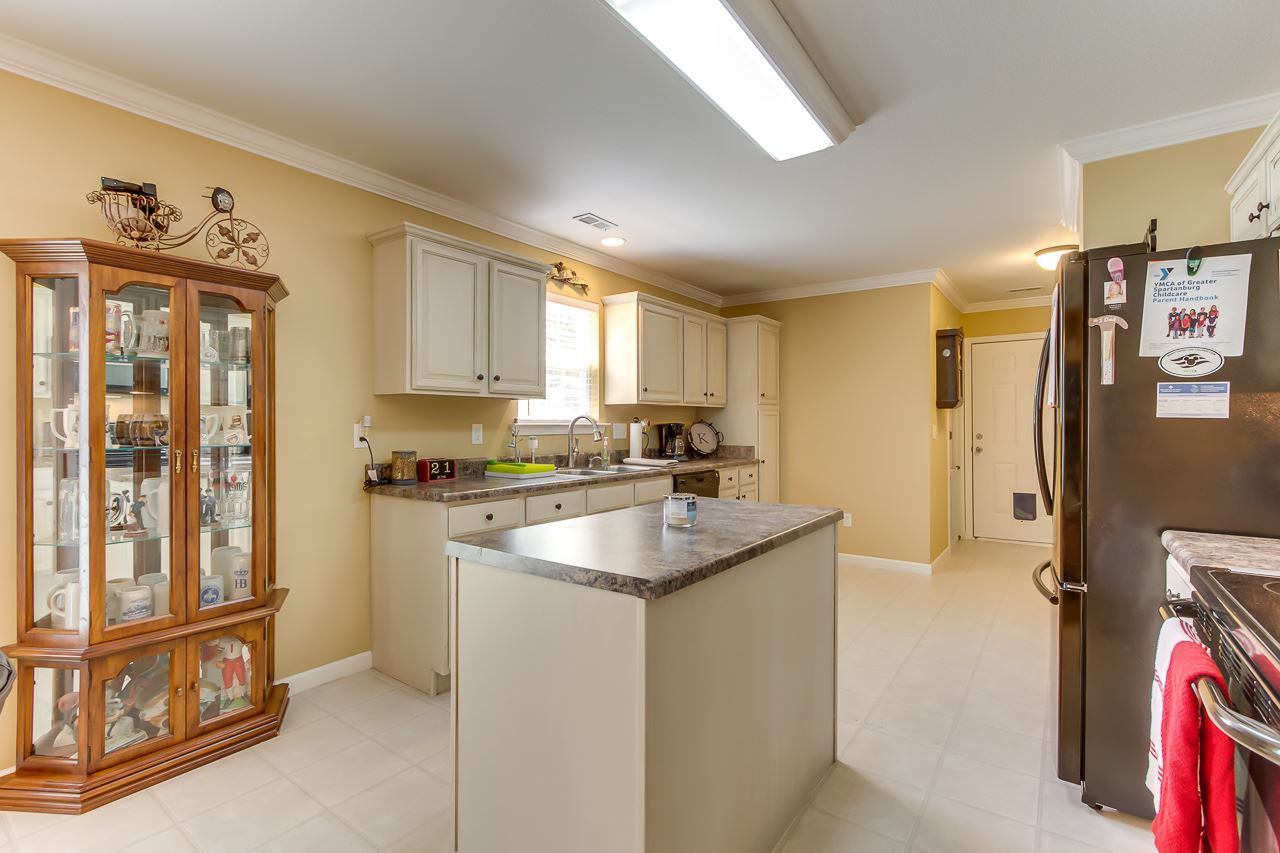 384 Bright Farm Road Duncan, SC 29334 - Photo 8 of 29