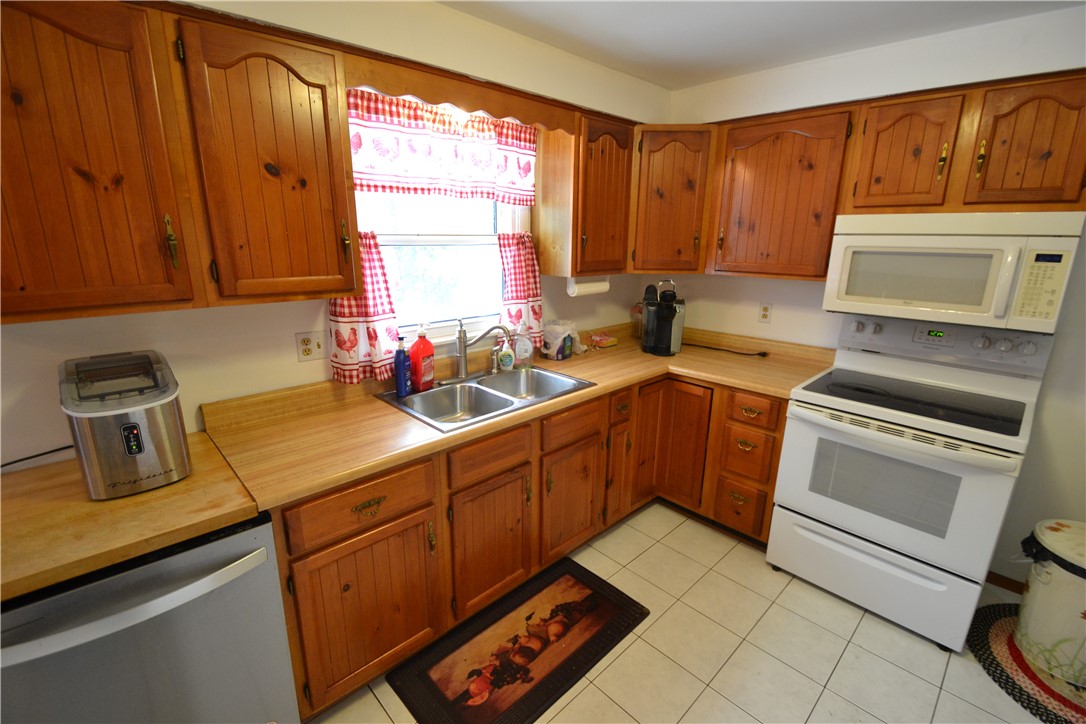2328 Timberline Drive Macedon, NY 14502 - Photo 12 of 28 Kitchen