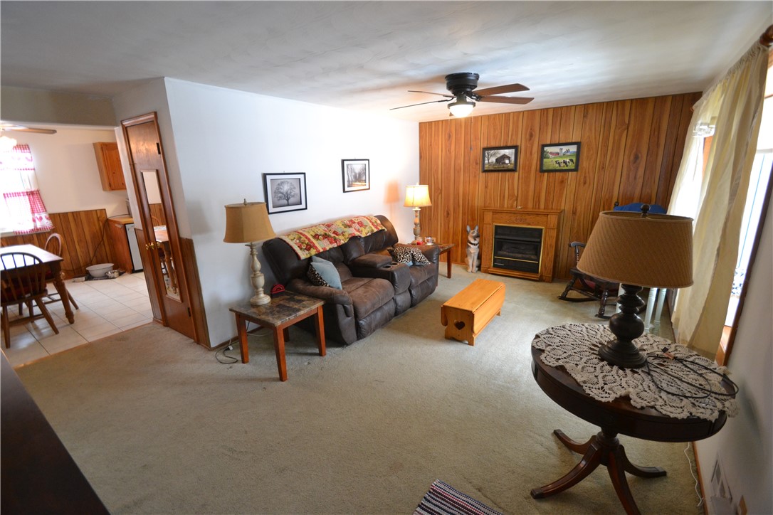 2328 Timberline Drive Macedon, NY 14502 - Photo 6 of 28 Living room